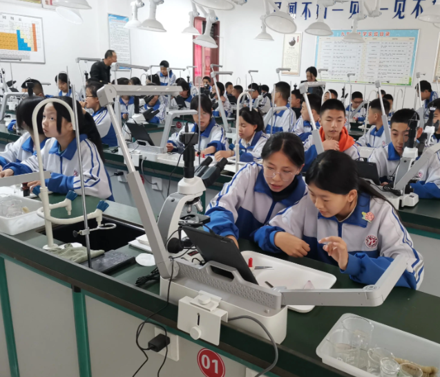 研讨方向是科学教育需求走进校园与老师和同学们沟通交流