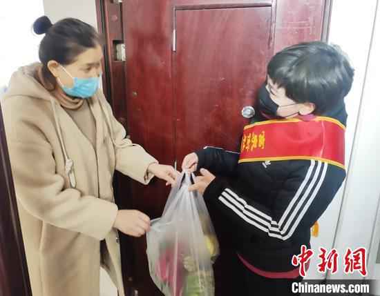 抗疫故事：“疫”路有我 “邻里情”让居民更亲近